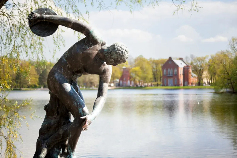 Sculpted in Stone, Thrown for Distance: The Discus Evolution From Art to Athletic Explosion
